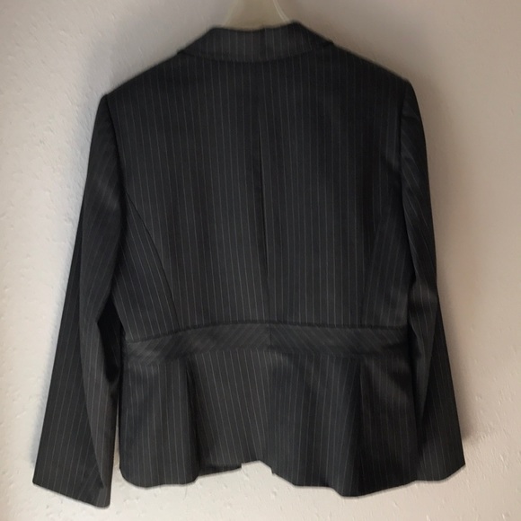 Brown pinstriped suit - Picture 4 of 6